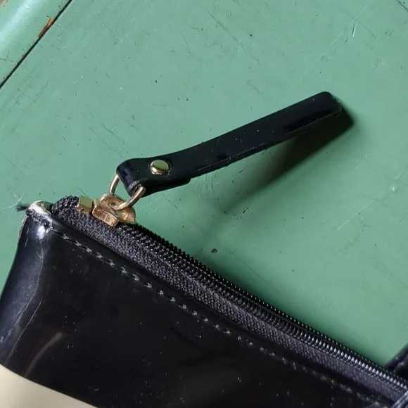 KATE SPADE BLACK & BEIGE PATENT LEATHER BAG - Picture 10 of 16